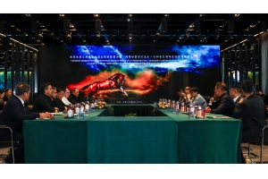 土庫(kù)曼斯坦副總理阿塔哈雷耶夫率團(tuán)到訪(fǎng)我集團(tuán)