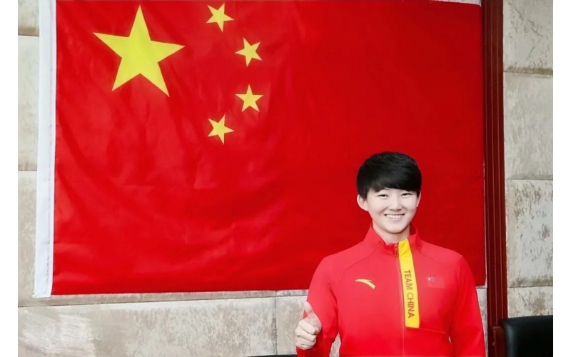 來了，世界冠軍宮乃瑩！